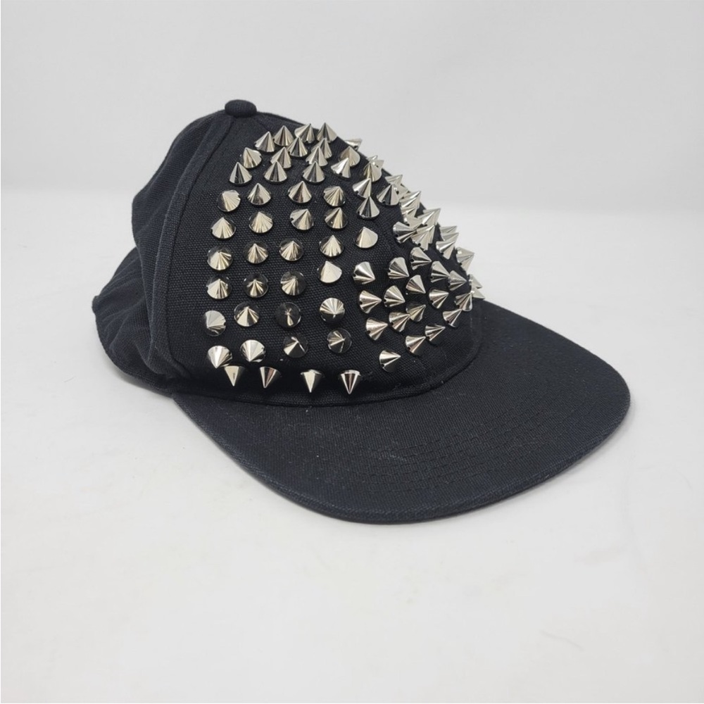💥 Closet Clear Out Sale 💥  H&M DIVIDED wild black cap with Silver Studs